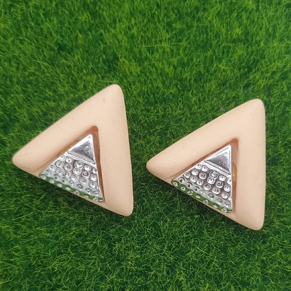 Flashy Pyramid Popular Girl Earrings E1019